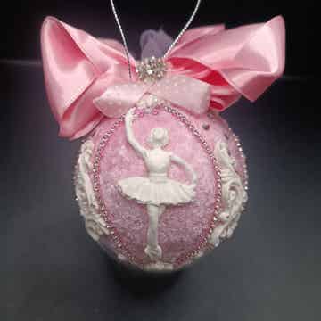 Boule de Noel  Artisanale 8cm  en velours  Rose& Blanche  décorées de moulures d'art