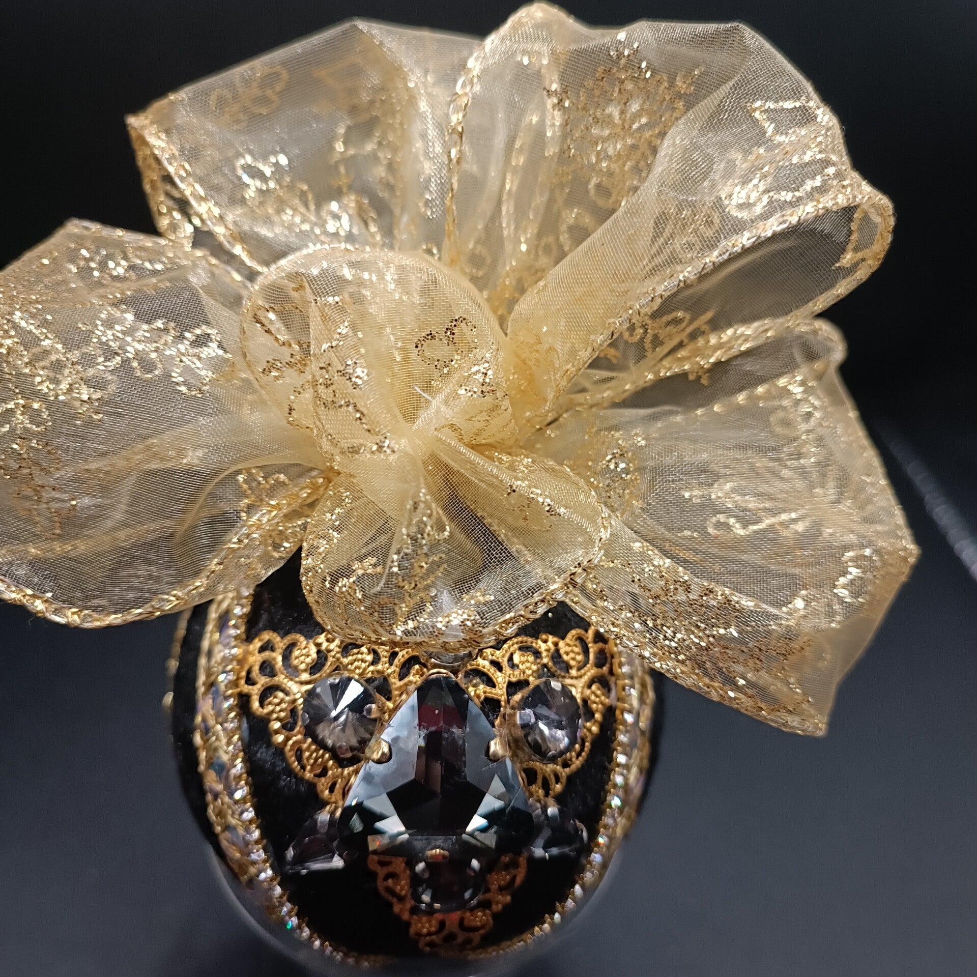 Boule de Noel Artisanale en velours Noir Décorées de filigrane & cristaux
