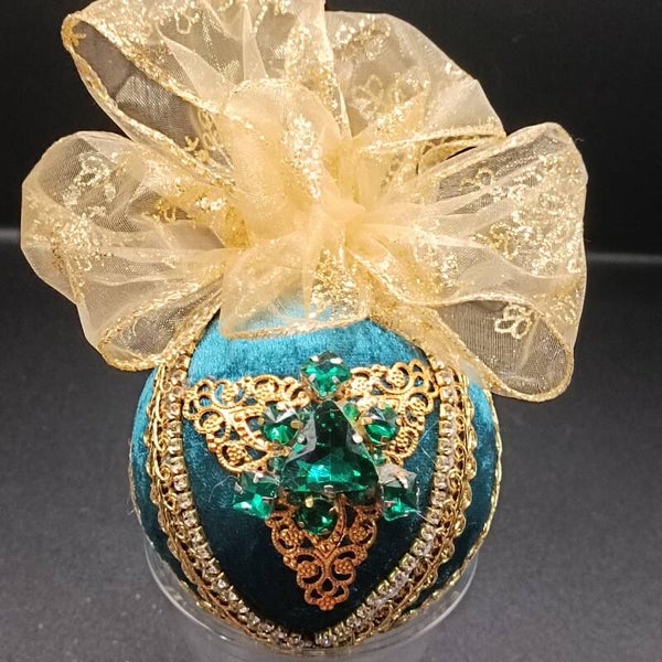 Boule de Noel   Artisanale 8cm en velours  Verte Décorées de filigrane & cristaux