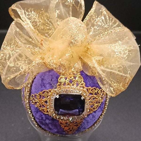 Boule de Noel   Artisanale 8cm en velours  Violet Boule de Noel   Artisanale 8cm en velours  Verte Décorées de filigrane & cristaux