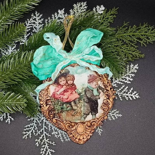 Ornement Vintage pour sapin de Noel, Médaillon Retro Artisanal décoré en découpage & moulures d'art