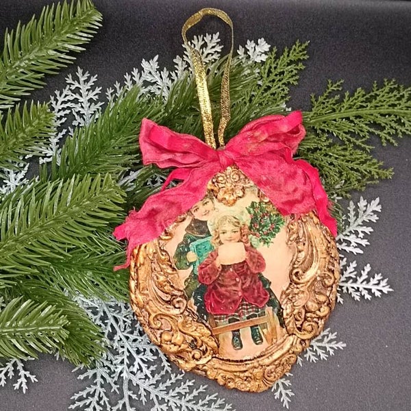 Ornement Vintage pour sapin de Noel, Médaillon Retro Artisanal décoré en découpage & moulures d'art