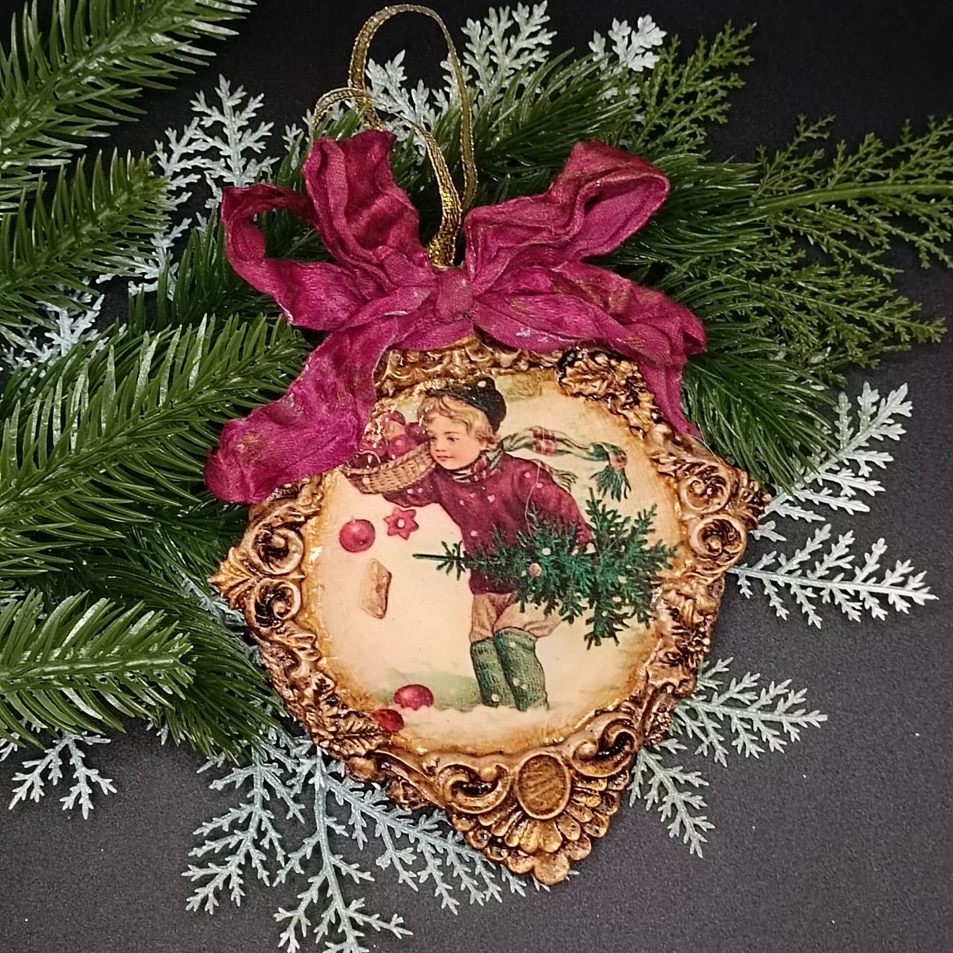 Ornement Vintage pour sapin de Noel, Médaillon Retro Artisanal décoré en découpage & moulures d'art