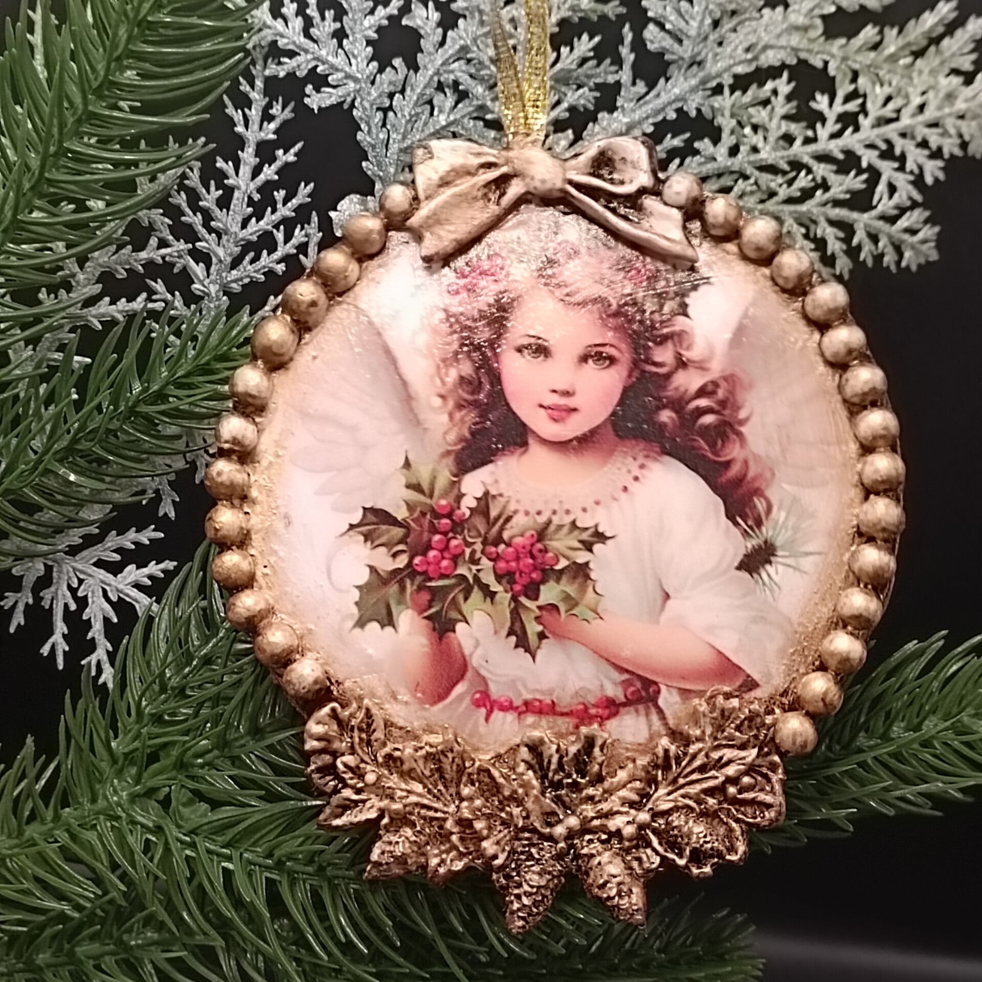 Ornement Vintage pour sapin de Noel, Médaillon Retro Artisanale décorées en découpage & moulures d'art