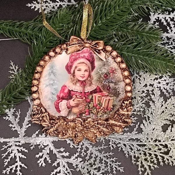 Ornement Vintage pour sapin de Noel, Médaillon Retro Artisanale décorées en découpage & moulures d'art