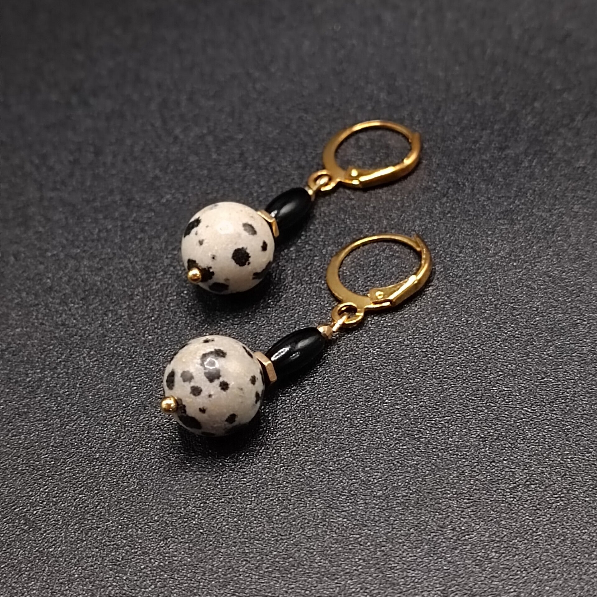 Boucles d'oreiiles Creoles en Jaspe Dalmatien &Onyx