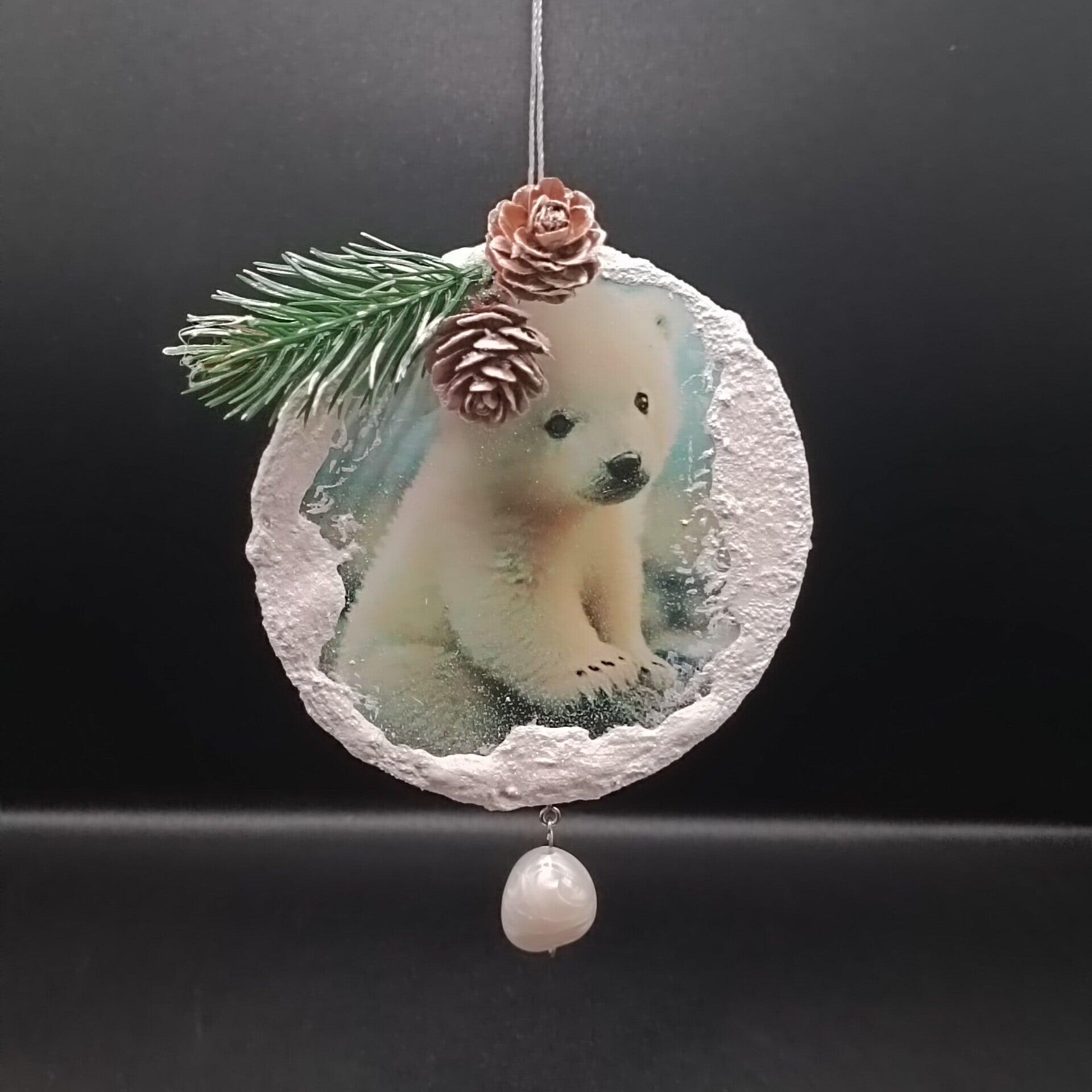 Medaillon de Noel Artisanal Blanc décoré en découpage