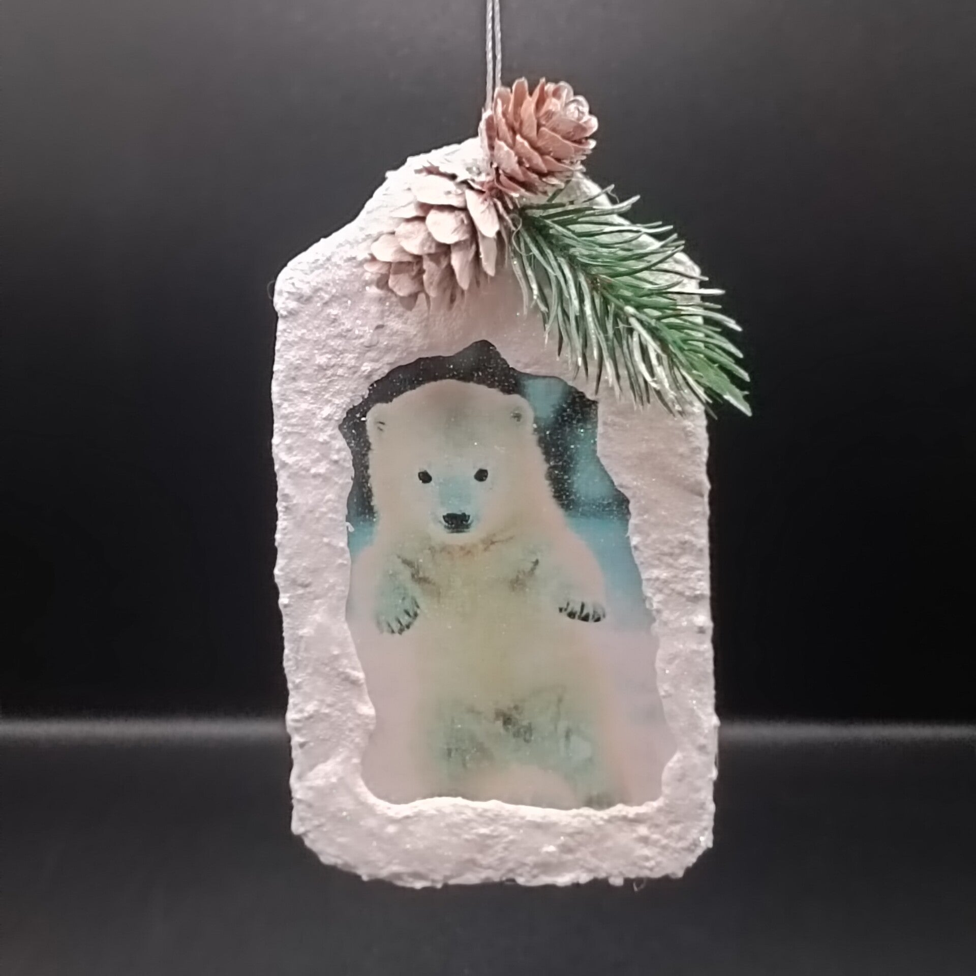 Medaillon de Noel Artisanal Blanc décoré en découpage