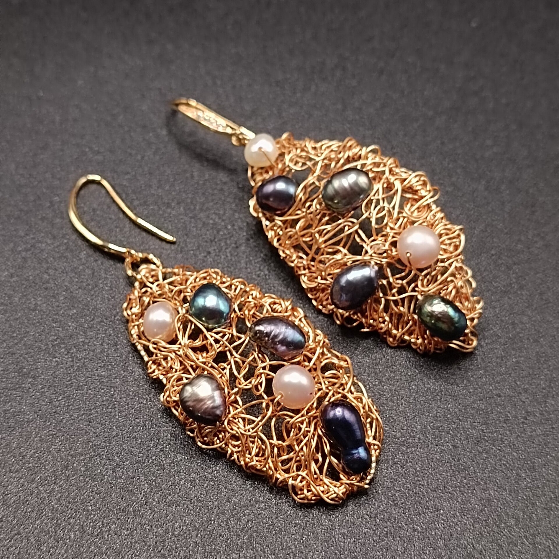 Boucles d'oreilles Lux'Art Crochets en Fil Metal Tordu avec Nacre Baroques