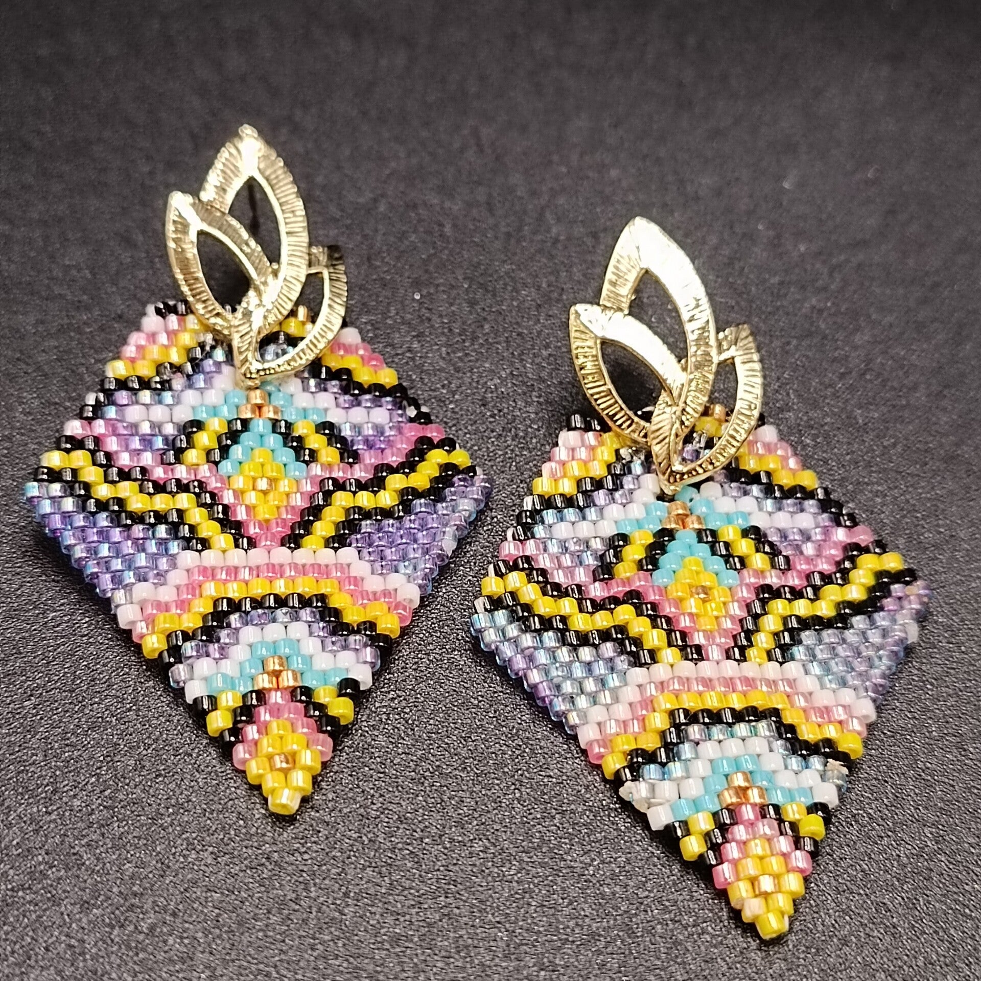 Boucles d'oreilles Clous tissées Brick Stitch en Perles Miyuki DELICA
