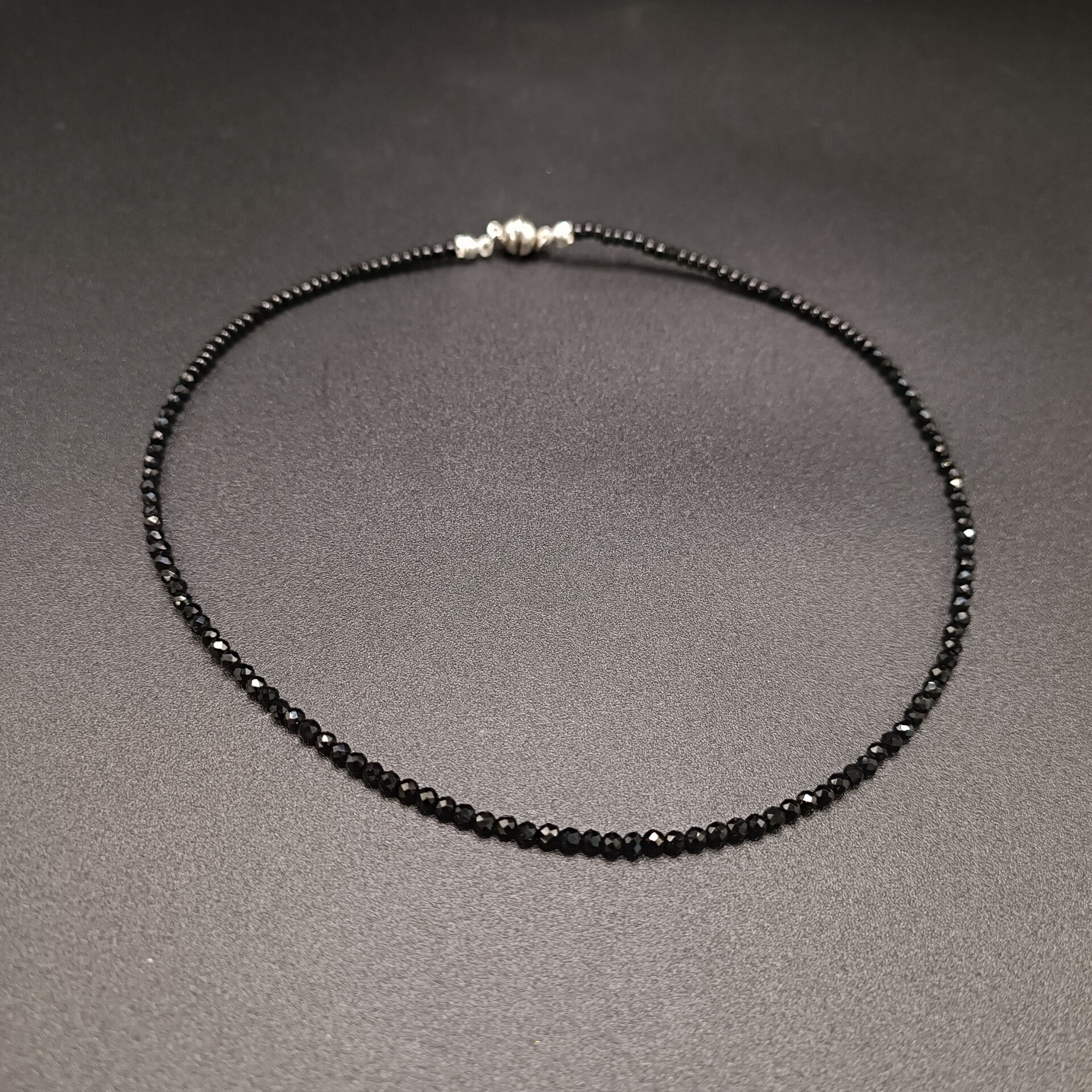 Ras de cou "Daphné" en perles de Rondeles Noir