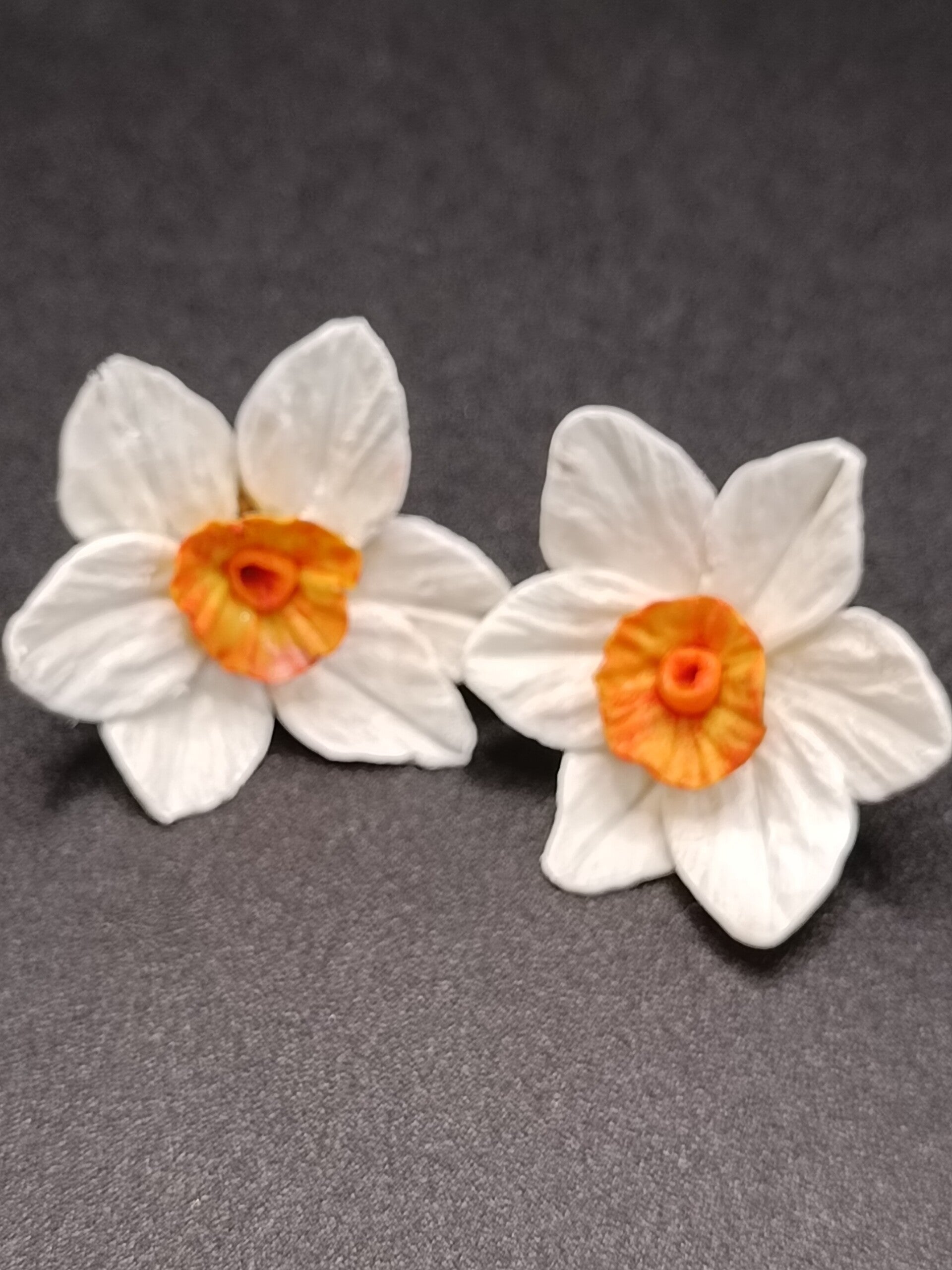 Boucles d'oreilles Crochets "Narcisses Poétiques "Actaea" en Cernit - pâte polymère