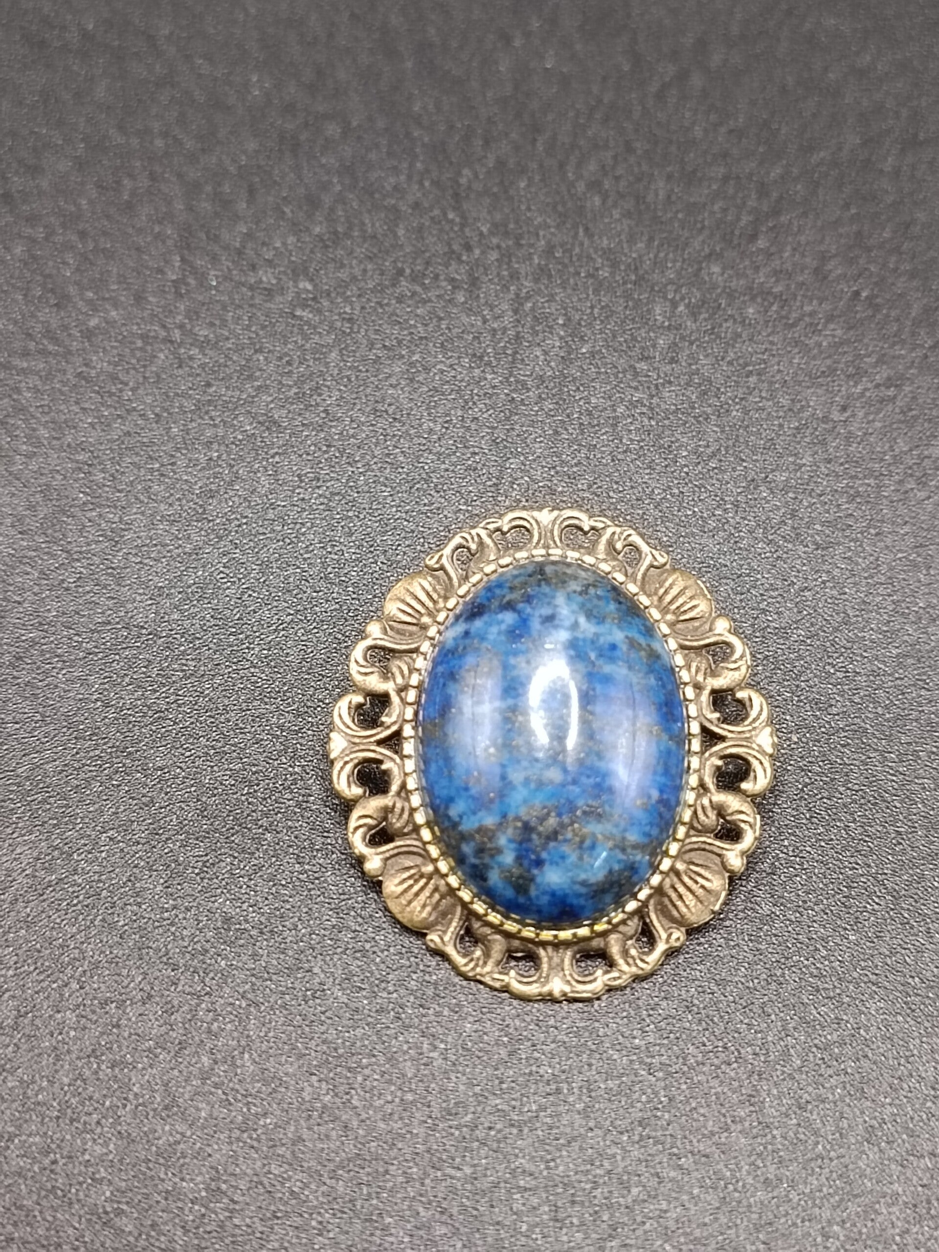 Broche  Oval Médaille Baroque