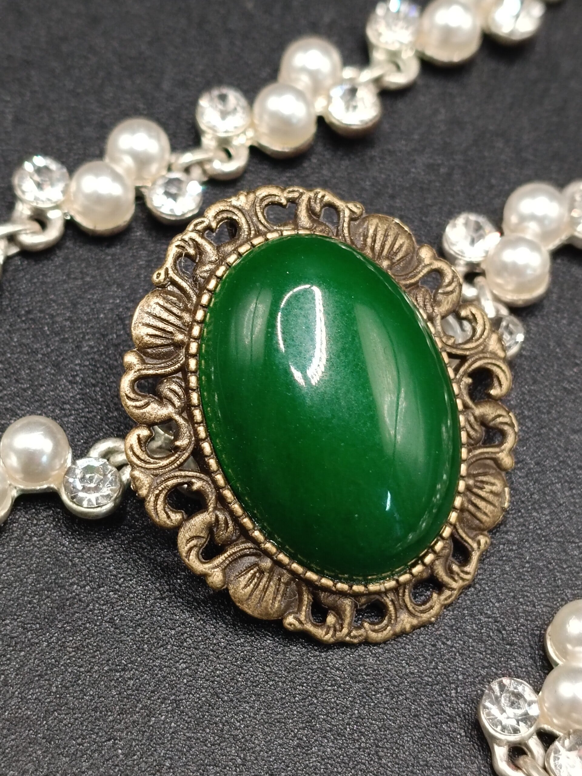 Broche  Oval Médaille Baroque