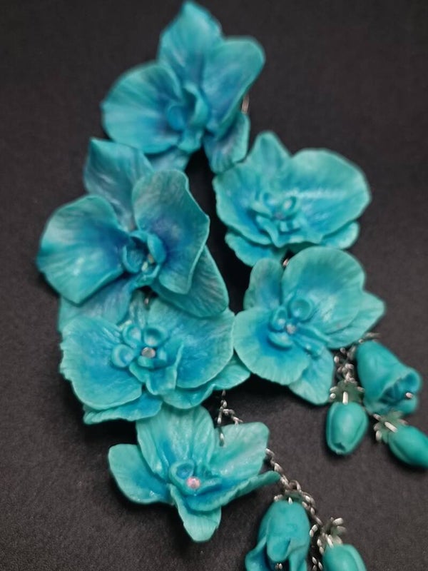 Boucles d'oreilles Dormeuses "Orchidée " en Cernit - pâte polymère