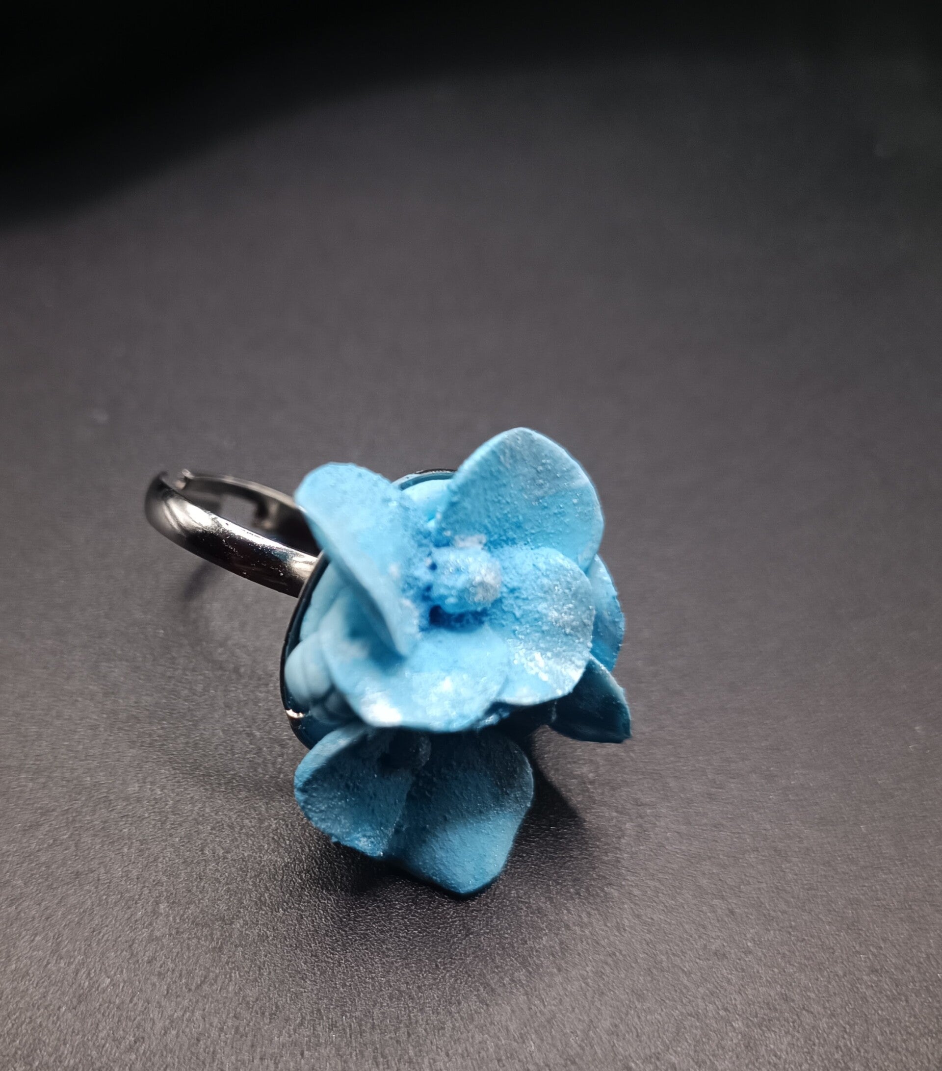 Bague Ajustable "Hortensia Bleu Maya" en Cernit - pâte polymère taille ajustable