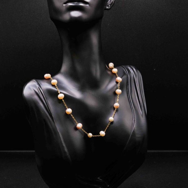 Collier Sautoir en perles de Nacre Rosée avec chaine dorée