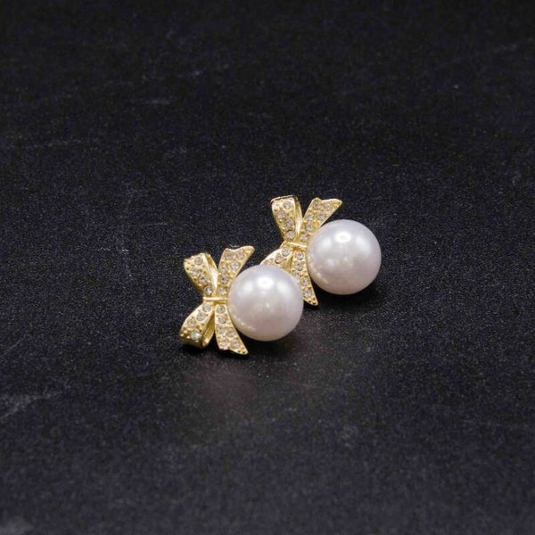 Clous d'oreilles en Perles de Nacre, zircons et laiton