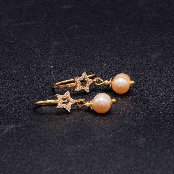 Boucles d'oreilles Crochets en Nacre rosée, zircons et laiton