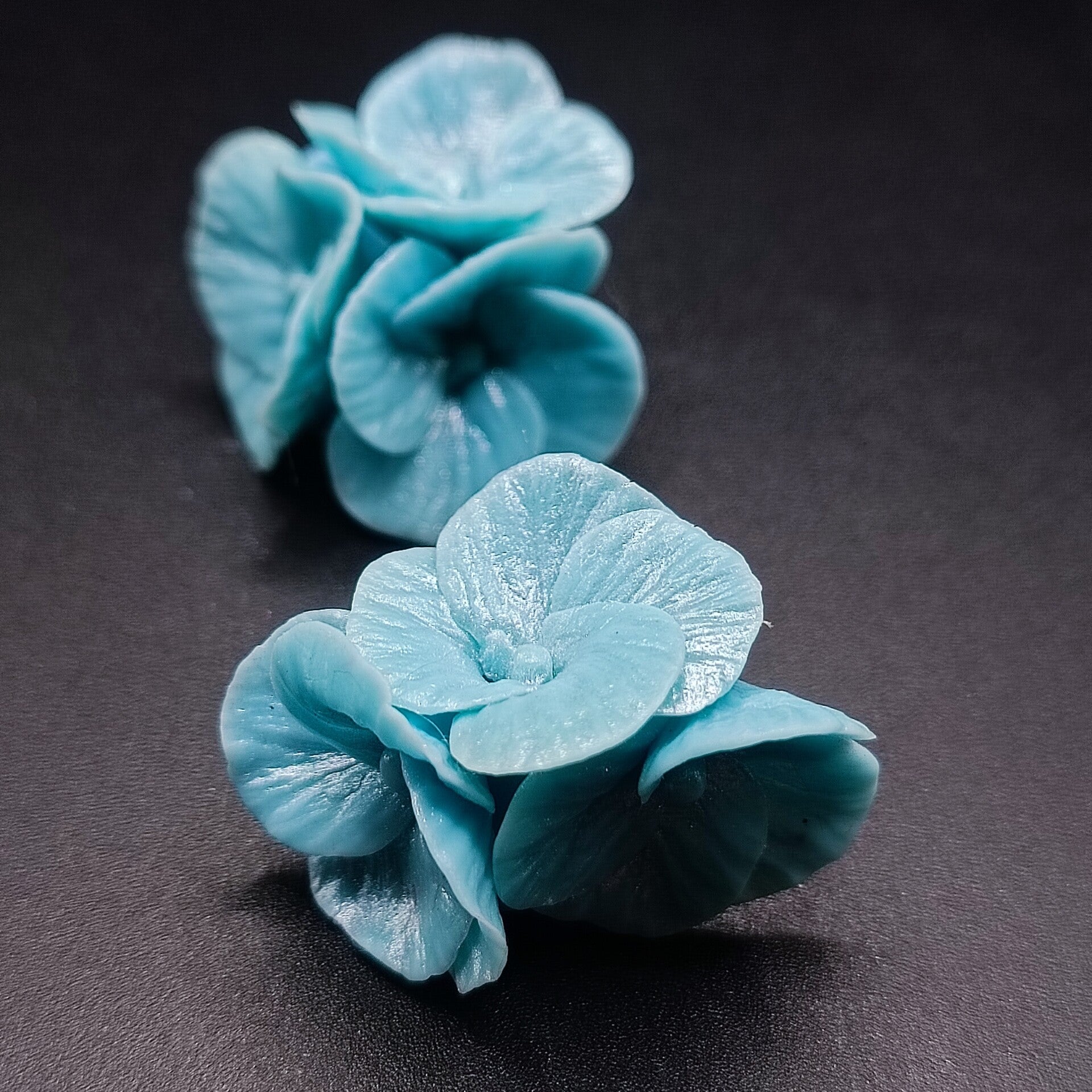 Boucles d'oreilles Clous "Hortensia Bleu Céleste" "en Cernit