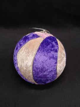 Boule de Noel  Artisanale Kimekomi 8cm  en velours