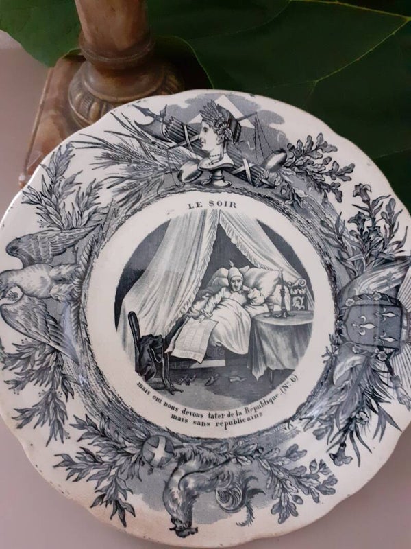 Jolie assiette illustrée , manufacture de Choisy le Roi