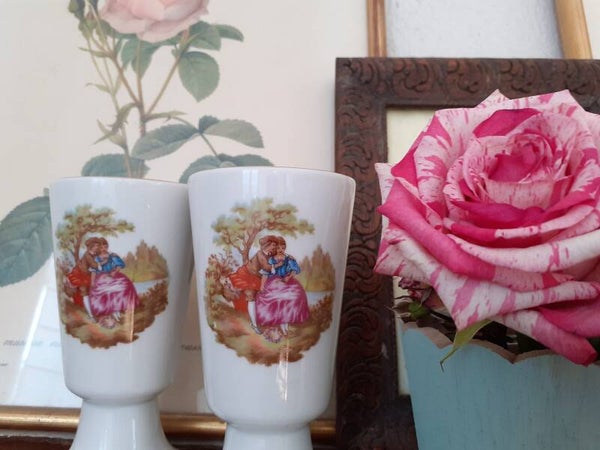 Joli Mazagran décor Fragonard  (Le Bouquet) en porcelaine blanche