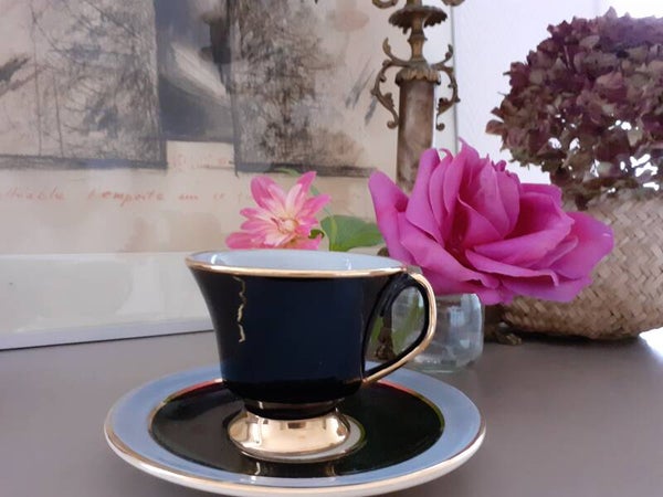 Jolie tasse et soucoupe vintage ,noire dorée et bleu pale en Porcelaine de limoges