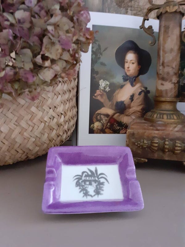 MA VAISSELLE DANS MA COULEUR ,VIDE POCHE, CENDRIER  porcelaine de Limoges motif: " EXOTISME fond noir" flora Coloris