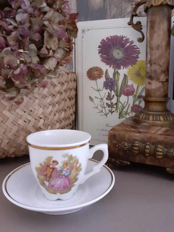 Jolie Tasse à café et soucoupe ,motif Fragonard, vintage,"  La Danse" en porcelaine de limoges