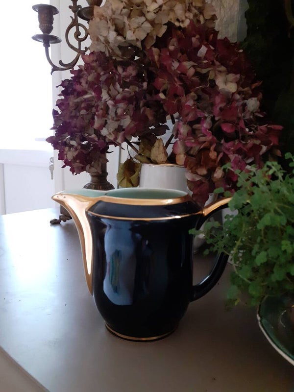 Pot à lait porcelaine noire et dorée