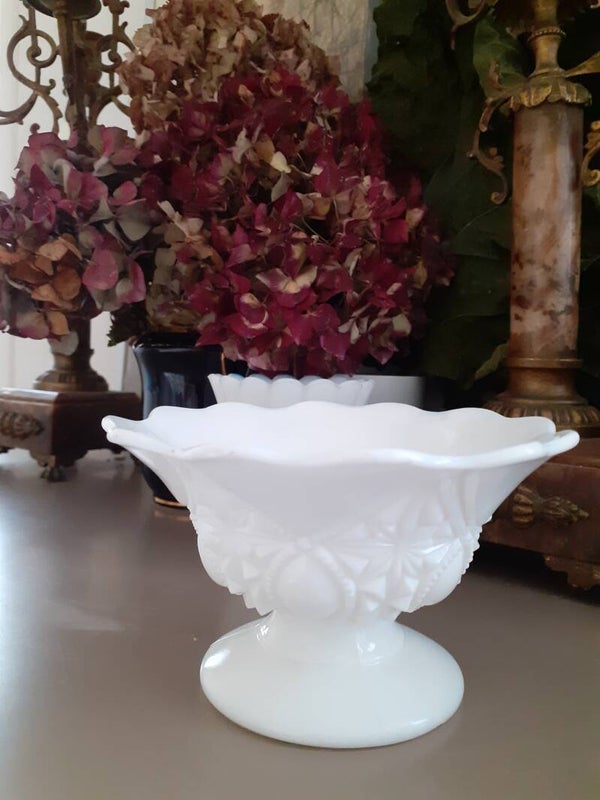 JOLIE COUPELLE VERRE OPAQUE dans le style opaline