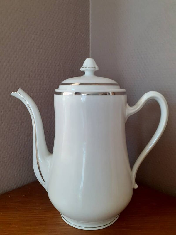 Jolie theiere blanche platine limoges