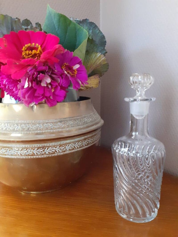 Petite carafe avec verres a liqueur