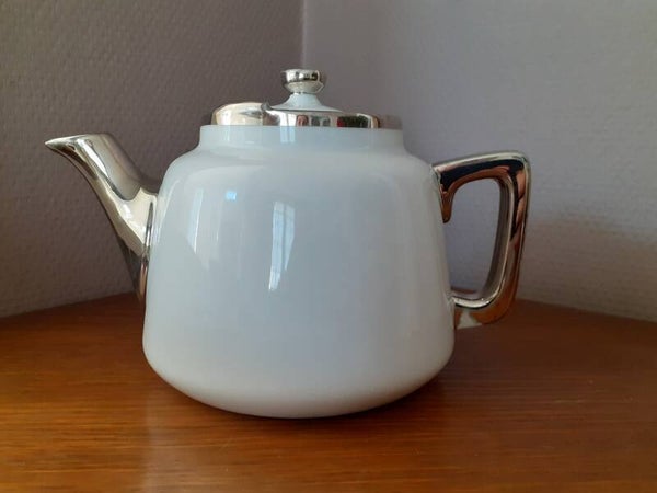 Petite theiere blanche et platine
