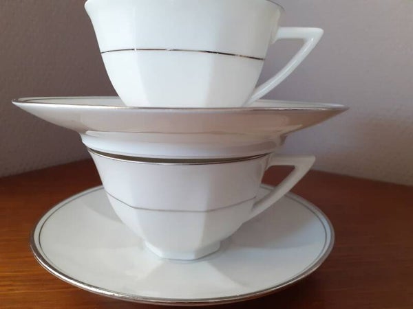 Tasse art deco porcelaine blanche et platine