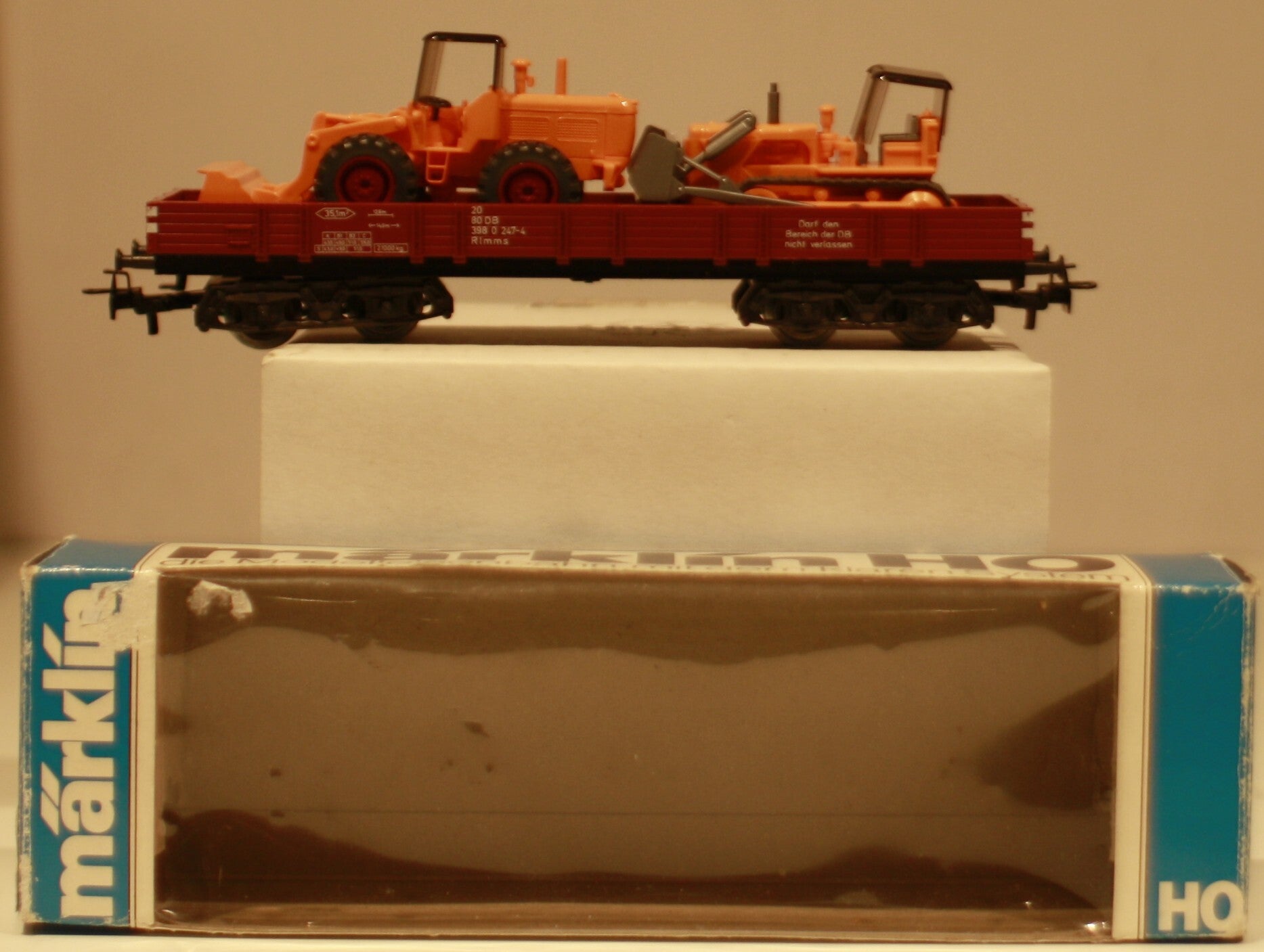 Marklin 4474 Ho Lagebordenwagen met 2 bouwmachines