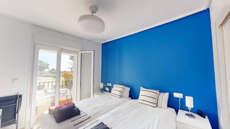 slaapkamer 1 met airco, eigen terras en rolluik