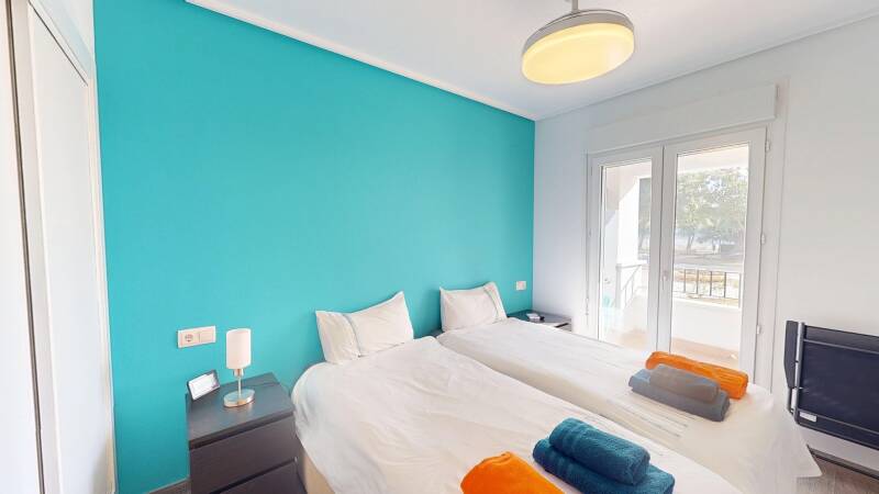 Slaapkamer 2 met airco , eigen terras en rolluik