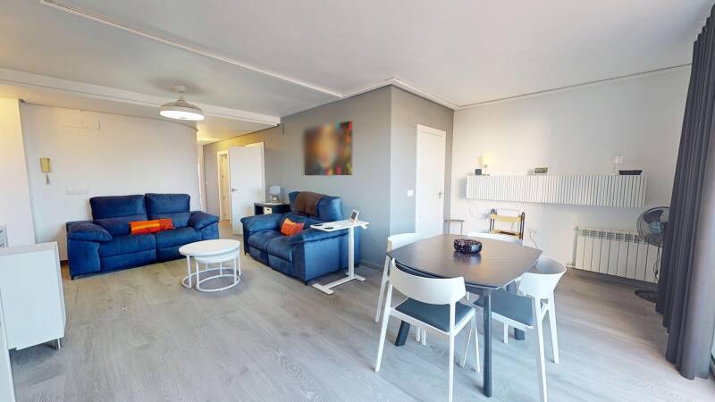 Eetplaats en salon met airco en centrale verwarming