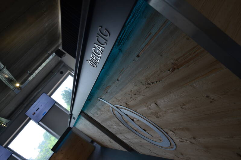 990_7627-standard.jpg