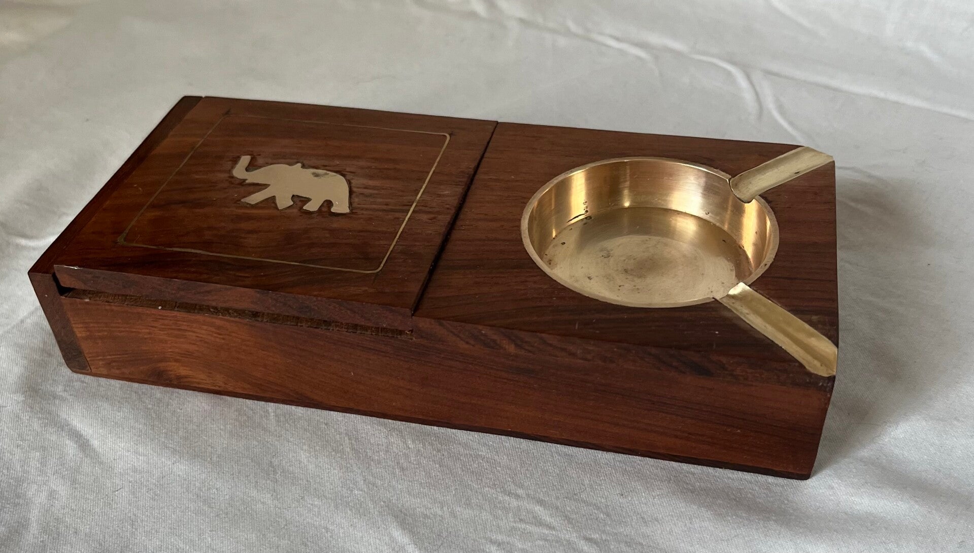 Askkopp med cigarettförvaring