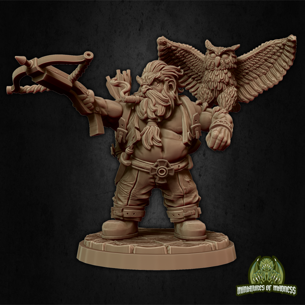 Hold My Dwarf - Big Holin Longlook - 32mm - by Miniatures of Madness