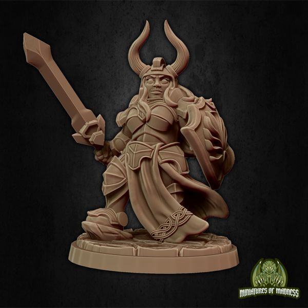 Hold My Dwarf - Dwana the Queen - 32mm - by Miniatures of Madness