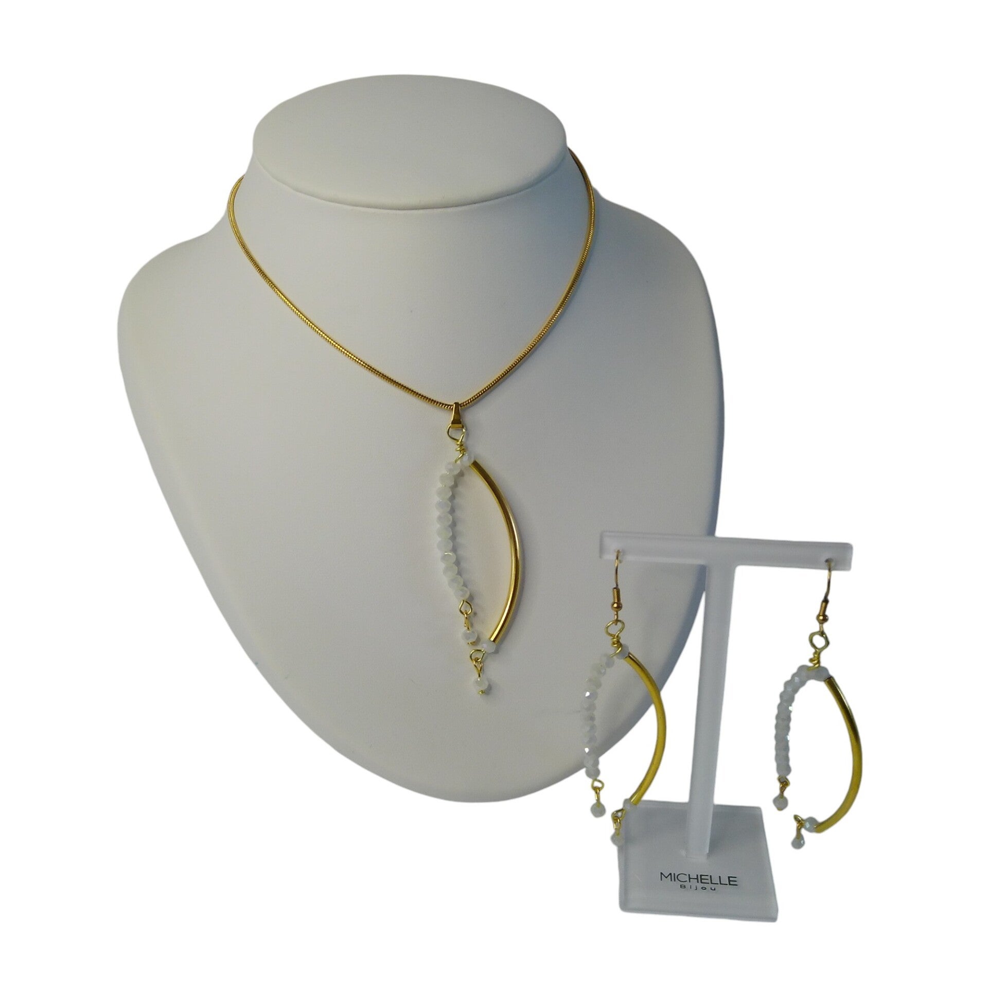 Gouden snake ketting en oorbellen met witte kralen