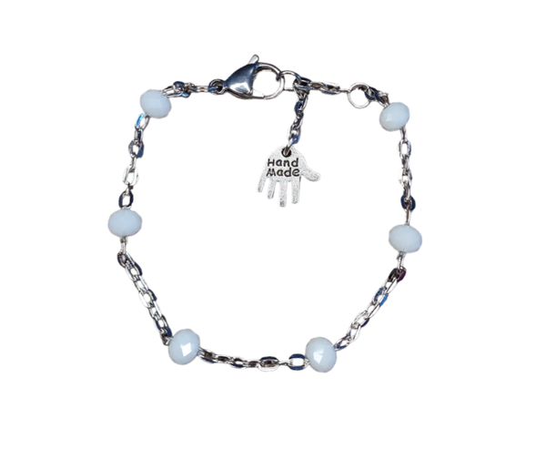 Schakelarmband zilverkleurig met witte glaskralen