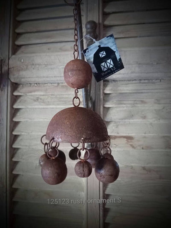 125123 hanging ornament rusty