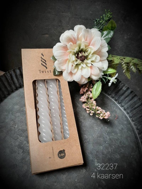 32237 4 kaarsen twist wit