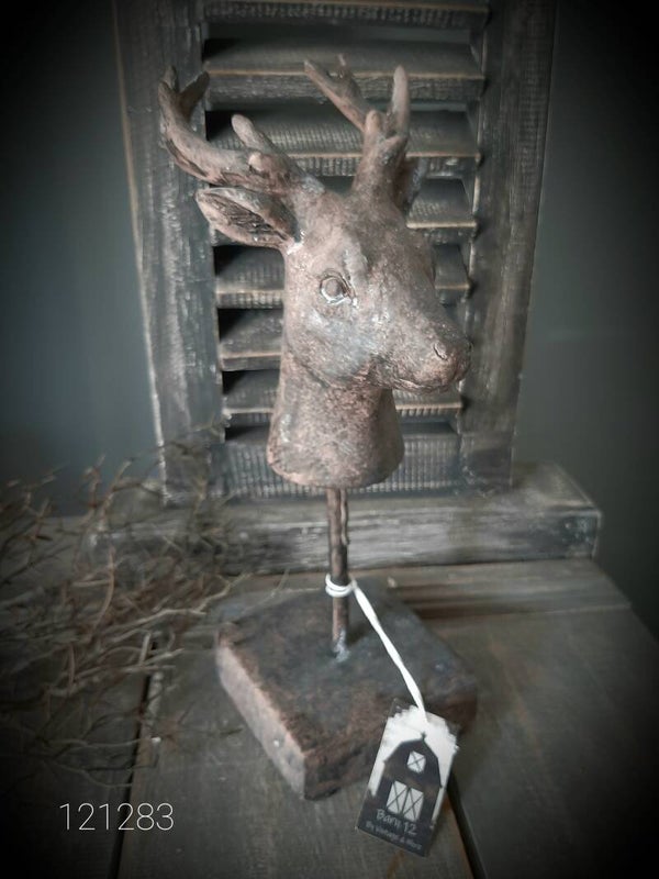 121283  hert op voet M  gaan per 2  verzenden op eigen risico