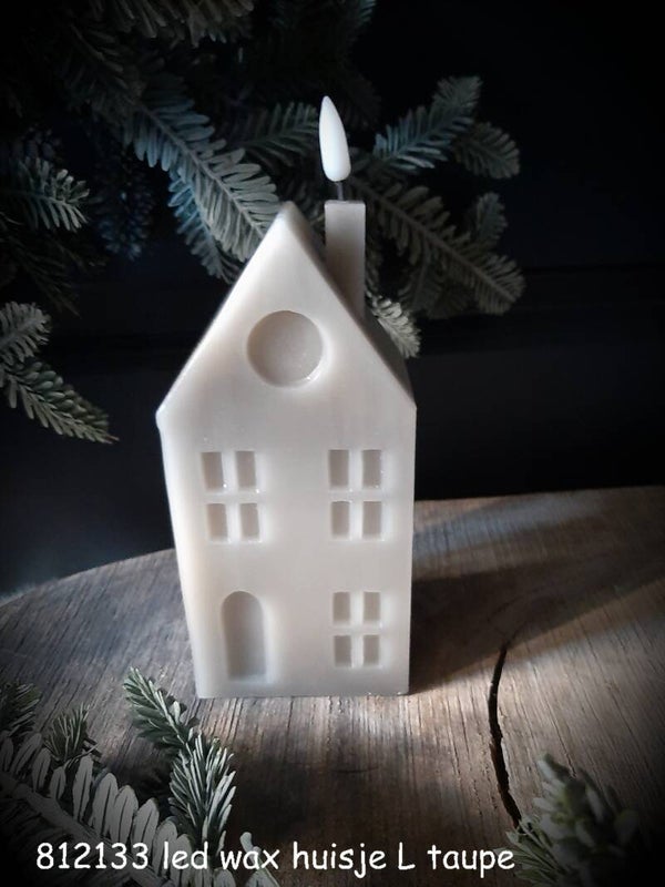 812133 led wax huisje L taupe